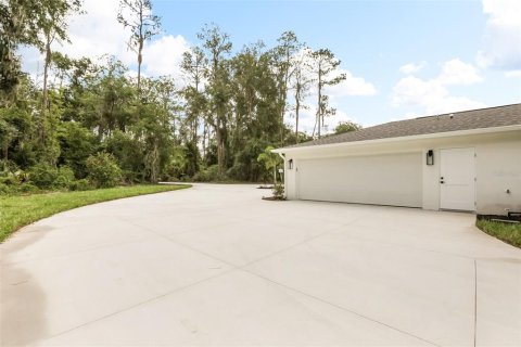 House in Umatilla, Florida 4 bedrooms, 208.19 sq.m. № 2226388 - photo 30