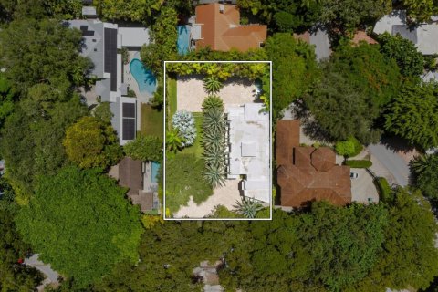House in Miami, Florida 6 bedrooms, 455.04 sq.m. № 2169527