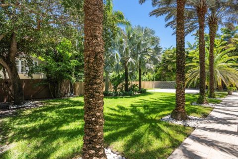 House in Miami, Florida 6 bedrooms, 455.04 sq.m. № 2169527 - photo 9