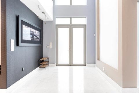 House in Miami, Florida 6 bedrooms, 455.04 sq.m. № 2169527 - photo 17