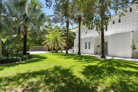 House in Miami, Florida 6 bedrooms, 455.04 sq.m. № 2169527 - photo 11