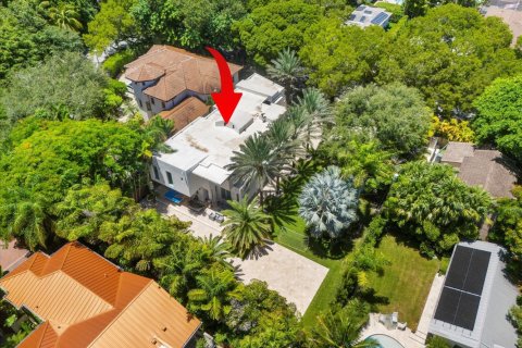 House in Miami, Florida 6 bedrooms, 455.04 sq.m. № 2169527 - photo 2