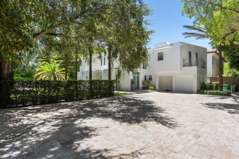 House in Miami, Florida 6 bedrooms, 455.04 sq.m. № 2169527 - photo 5
