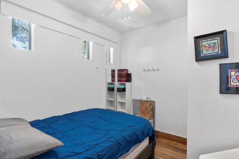 House in Miami, Florida 6 bedrooms, 455.04 sq.m. № 2169527 - photo 29