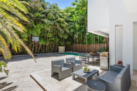 House in Miami, Florida 6 bedrooms, 455.04 sq.m. № 2169527 - photo 14