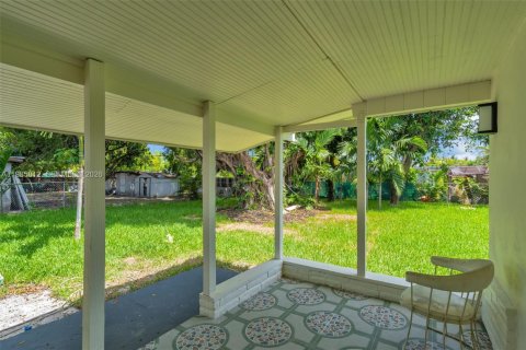 Villa ou maison à vendre à North Miami, Floride: 4 chambres, 127.18 m2 № 2048345 - photo 16