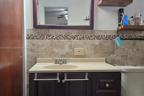 Villa ou maison à louer à Miami, Floride: 4 chambres, 120.77 m2 № 1986522 - photo 11