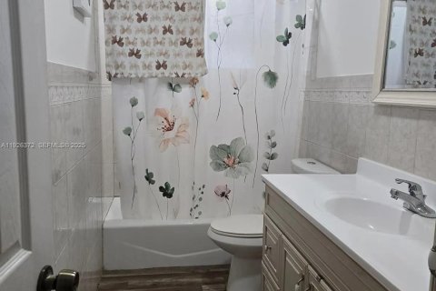 Villa ou maison à louer à Miami, Floride: 4 chambres, 120.77 m2 № 1986522 - photo 5