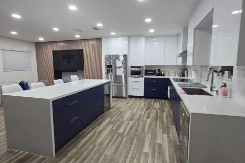 Villa ou maison à louer à Miami, Floride: 4 chambres, 120.77 m2 № 1986522 - photo 6