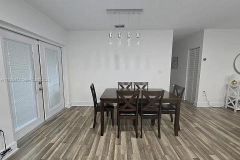 Villa ou maison à louer à Miami, Floride: 4 chambres, 120.77 m2 № 1986522 - photo 12