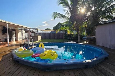 Villa ou maison à louer à Miami, Floride: 4 chambres, 120.77 m2 № 1986522 - photo 15