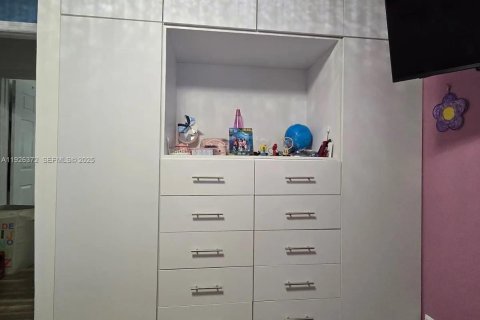 Villa ou maison à louer à Miami, Floride: 4 chambres, 120.77 m2 № 1986522 - photo 7