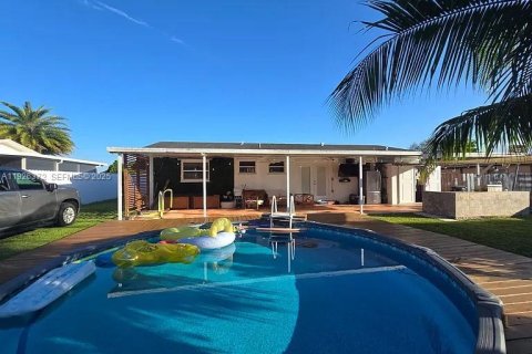 Villa ou maison à louer à Miami, Floride: 4 chambres, 120.77 m2 № 1986522 - photo 2