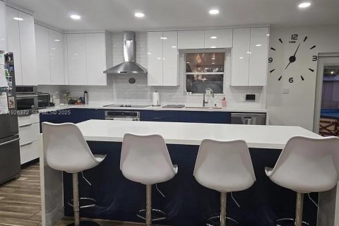 Villa ou maison à louer à Miami, Floride: 4 chambres, 120.77 m2 № 1986522 - photo 4