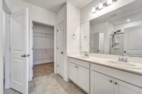 Casa en venta en Zephyrhills, Florida, 4 dormitorios, 172.98 m2 № 2209024 - foto 9