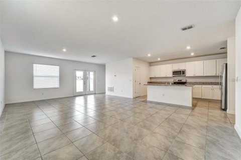 Casa en venta en Zephyrhills, Florida, 4 dormitorios, 172.98 m2 № 2209024 - foto 6
