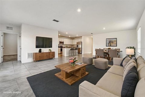Casa en venta en Zephyrhills, Florida, 4 dormitorios, 172.98 m2 № 2209024 - foto 7