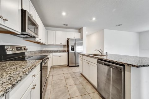 Casa en venta en Zephyrhills, Florida, 4 dormitorios, 172.98 m2 № 2209024 - foto 3