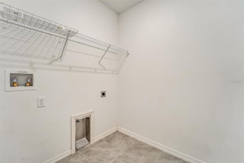 Casa en venta en Zephyrhills, Florida, 4 dormitorios, 172.98 m2 № 2209024 - foto 17