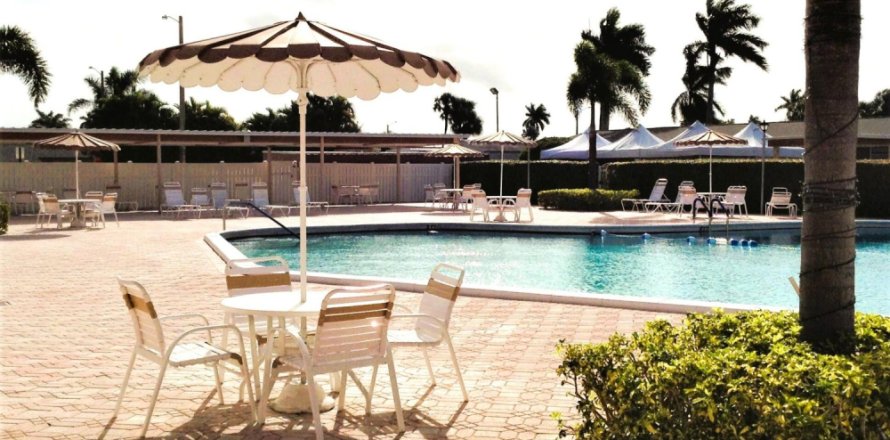 House in West Palm Beach, Florida 1 bedroom, 56.76 sq.m. № 1003810