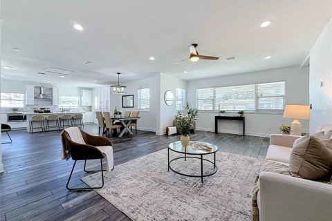 Casa en venta en Saint Petersburg, Florida, 3 dormitorios, 172.71 m2 № 2421674 - foto 8