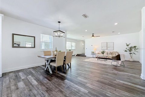 Casa en venta en Saint Petersburg, Florida, 3 dormitorios, 172.71 m2 № 2421674 - foto 13