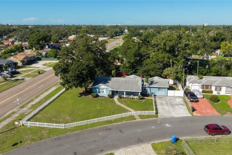 Casa en venta en Saint Petersburg, Florida, 3 dormitorios, 172.71 m2 № 2421674 - foto 2