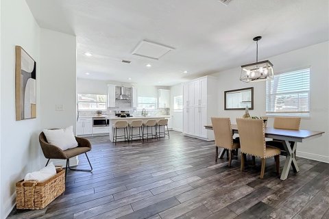 Casa en venta en Saint Petersburg, Florida, 3 dormitorios, 172.71 m2 № 2421674 - foto 11