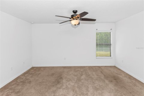 Villa ou maison à vendre à Deltona, Floride: 4 chambres, 174.19 m2 № 2408828 - photo 11