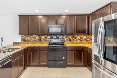 Villa ou maison à vendre à Deltona, Floride: 4 chambres, 174.19 m2 № 2408828 - photo 5