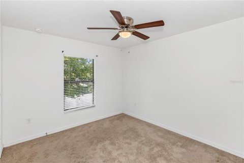 Villa ou maison à vendre à Deltona, Floride: 4 chambres, 174.19 m2 № 2408828 - photo 17