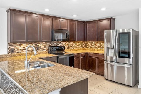 Villa ou maison à vendre à Deltona, Floride: 4 chambres, 174.19 m2 № 2408828 - photo 4