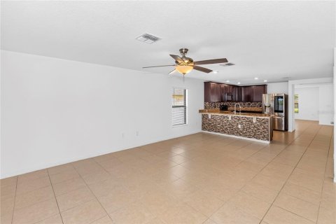 Villa ou maison à vendre à Deltona, Floride: 4 chambres, 174.19 m2 № 2408828 - photo 7