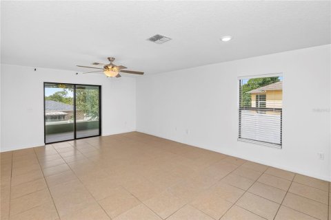 Villa ou maison à vendre à Deltona, Floride: 4 chambres, 174.19 m2 № 2408828 - photo 10