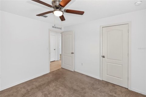 Villa ou maison à vendre à Deltona, Floride: 4 chambres, 174.19 m2 № 2408828 - photo 18