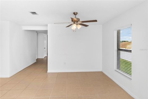Villa ou maison à vendre à Deltona, Floride: 4 chambres, 174.19 m2 № 2408828 - photo 9