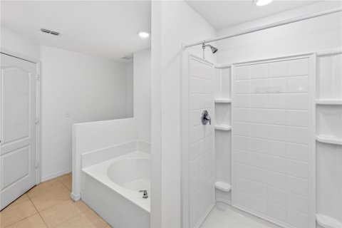 Villa ou maison à vendre à Deltona, Floride: 4 chambres, 174.19 m2 № 2408828 - photo 15