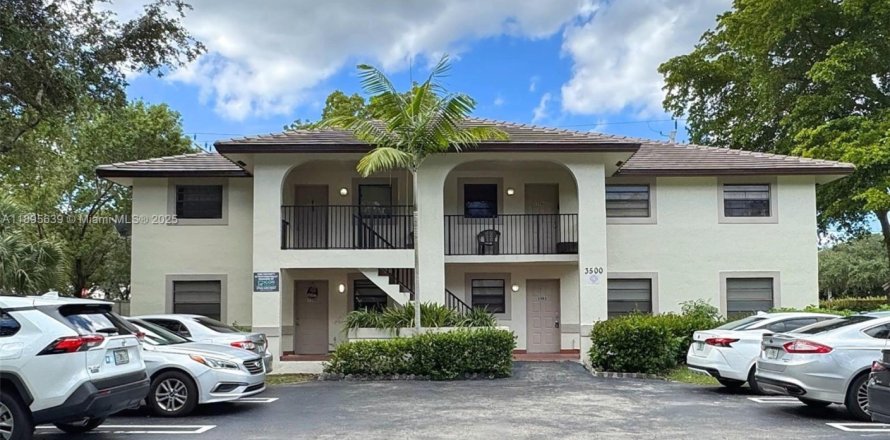 Дом в Корал-Спрингс, Флорида 3 спальни, 92.9м2 № 1947692