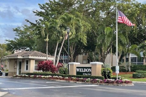 Condo in Tamarac, Florida, 2 bedrooms  № 1223305 - photo 1