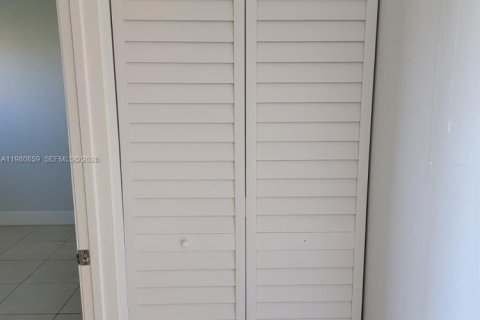 Condominio en alquiler en Oakland Park, Florida, 2 dormitorios, 94.76 m2 № 2043465 - foto 15