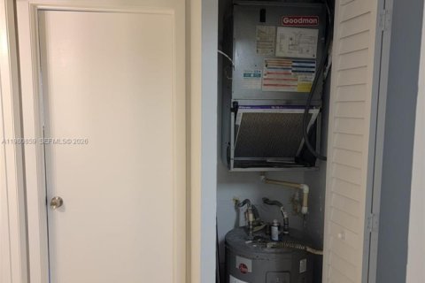 Condominio en alquiler en Oakland Park, Florida, 2 dormitorios, 94.76 m2 № 2043465 - foto 7