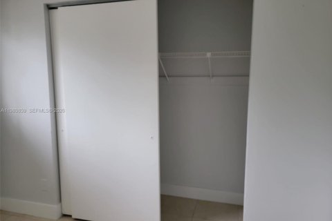 Condominio en alquiler en Oakland Park, Florida, 2 dormitorios, 94.76 m2 № 2043465 - foto 5