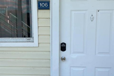 Condominio en Oakland Park, Florida, 2 dormitorios  № 2043465