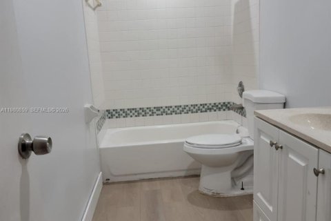 Condominio en alquiler en Oakland Park, Florida, 2 dormitorios, 94.76 m2 № 2043465 - foto 8