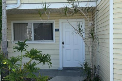 Condominio en alquiler en Oakland Park, Florida, 2 dormitorios, 94.76 m2 № 2043465 - foto 2