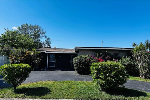 House in Sunrise, Florida 3 bedrooms, 162.58 sq.m. № 1755817 - photo 1