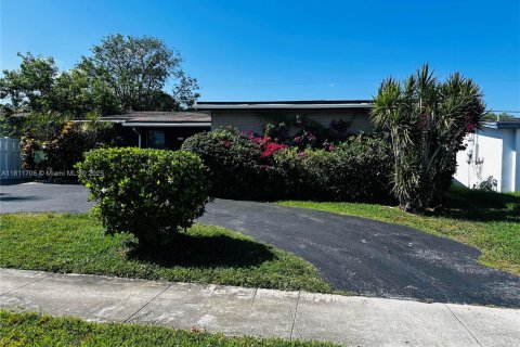 House in Sunrise, Florida 3 bedrooms, 162.58 sq.m. № 1755817 - photo 2