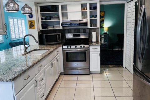 House in Sunrise, Florida 3 bedrooms, 162.58 sq.m. № 1755817 - photo 13