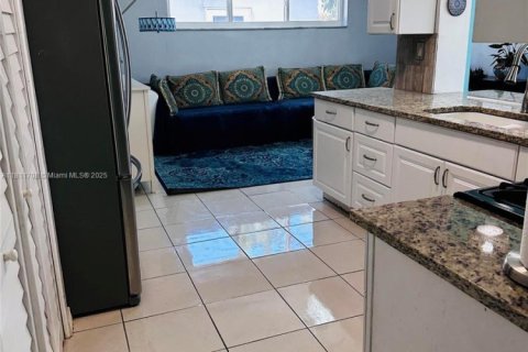 House in Sunrise, Florida 3 bedrooms, 162.58 sq.m. № 1755817 - photo 9