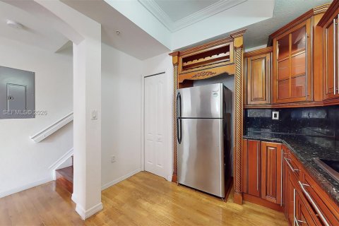 Condo in Miami, Florida, 3 bedrooms  № 2041001 - photo 26